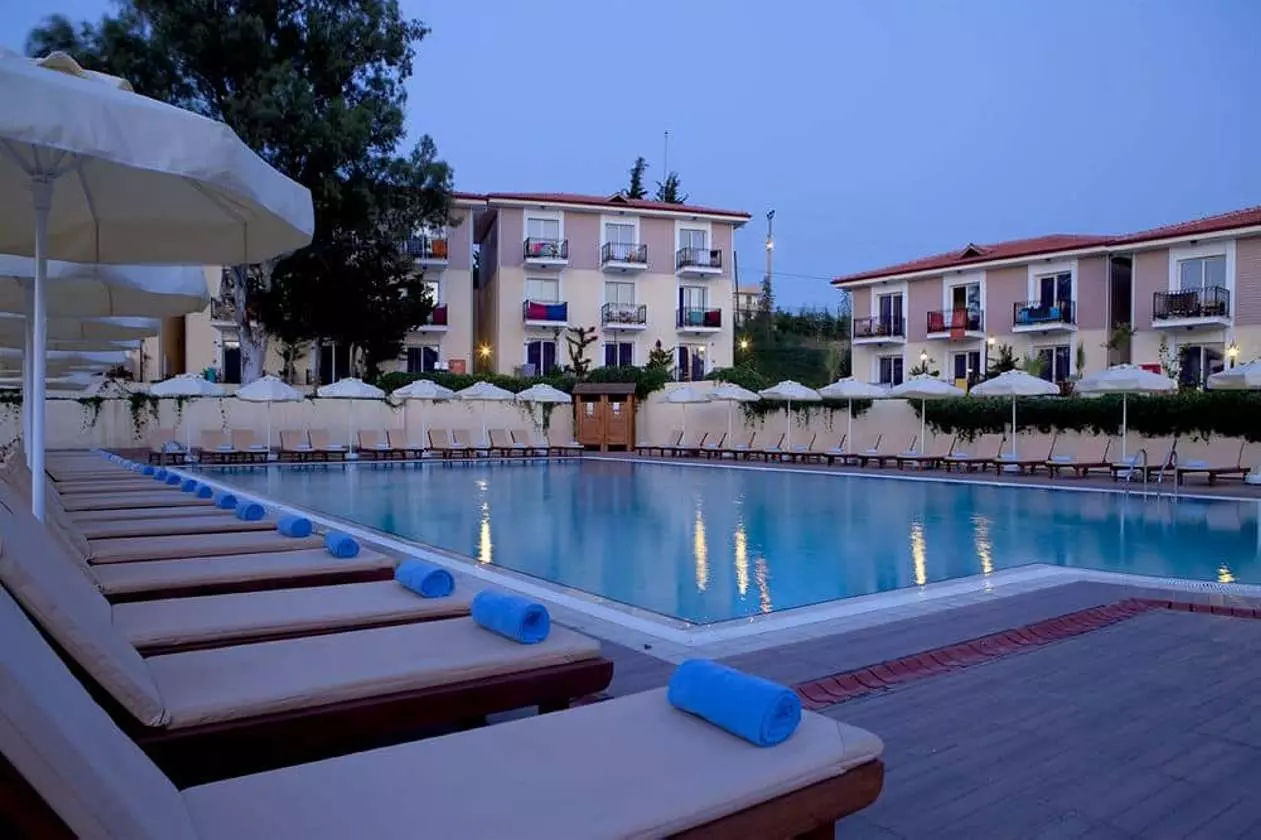 CLUBRESORT_SHABAVIZ (5).jpg